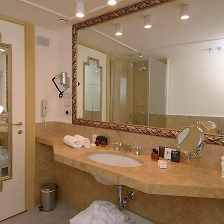 Hotel Dei Dragomanni 4*