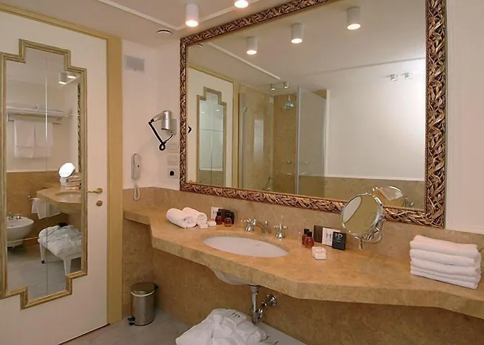 Hotel Dei Dragomanni 4*