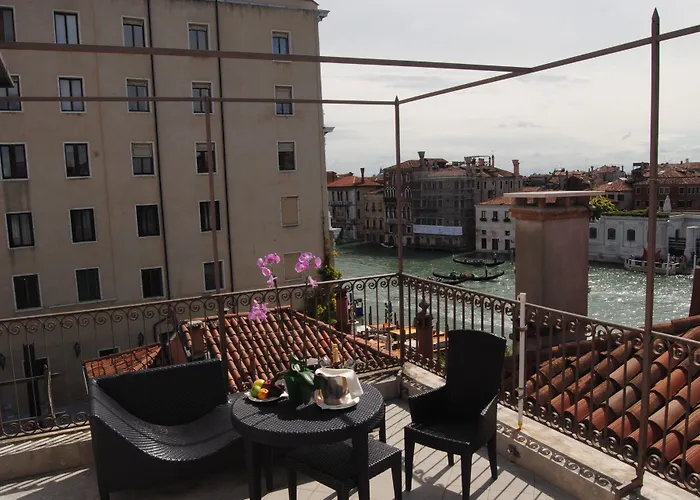 Hotel Dei Dragomanni 4*