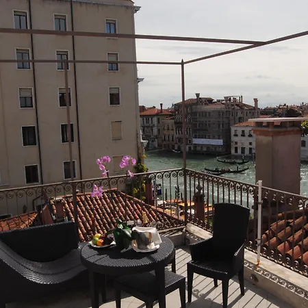 Hotel Dei Dragomanni 4*